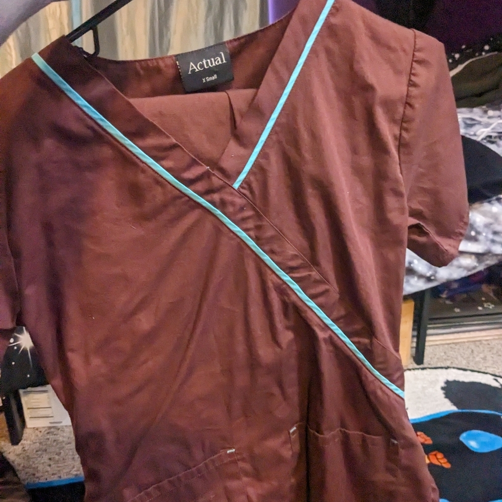 Scrub set
